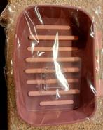 Bakje roze voor schuurspons of zeep. Kunststof. Zelfklevend,, Huis en Inrichting, Ophalen of Verzenden, Nieuw, Roze, Overige typen