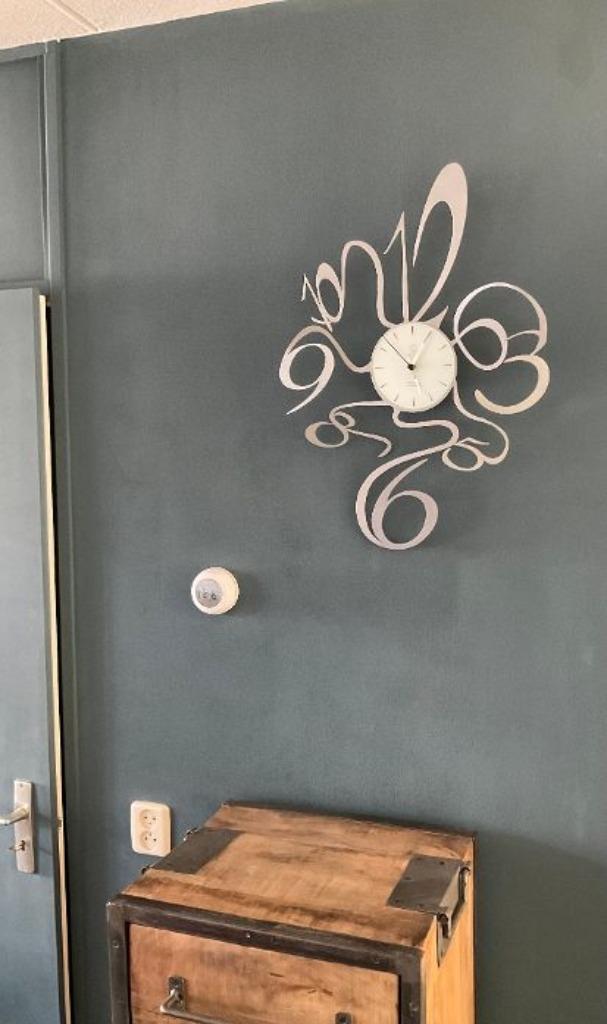 Klok wandklok Italiaans design Arti & Mestieri zilverkleur, Huis en Inrichting, Woonaccessoires | Klokken, Zo goed als nieuw, Wandklok