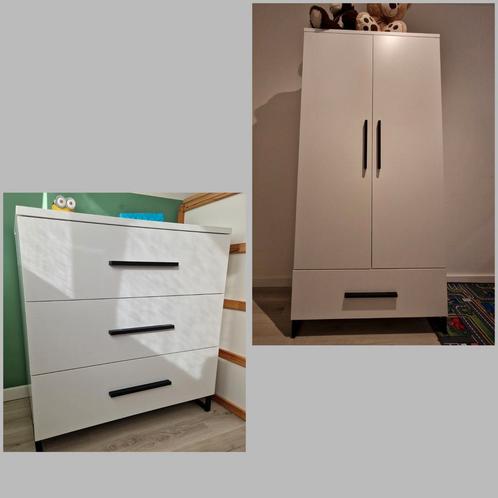 Babykamer TWF kast en commode met verschoningsplank, Kinderen en Baby's, Kinderkamer | Complete kinderkamers, Zo goed als nieuw
