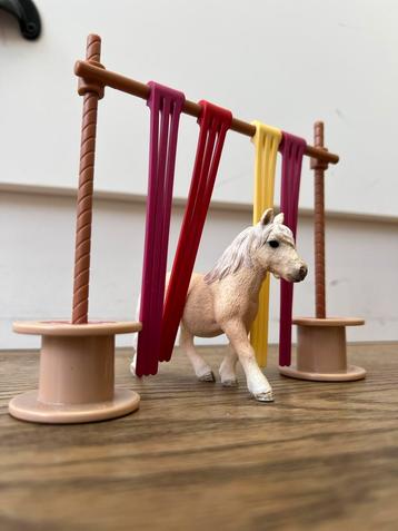 Leuke horse agility met schattige pony 42484 beschikbaar voor biedingen