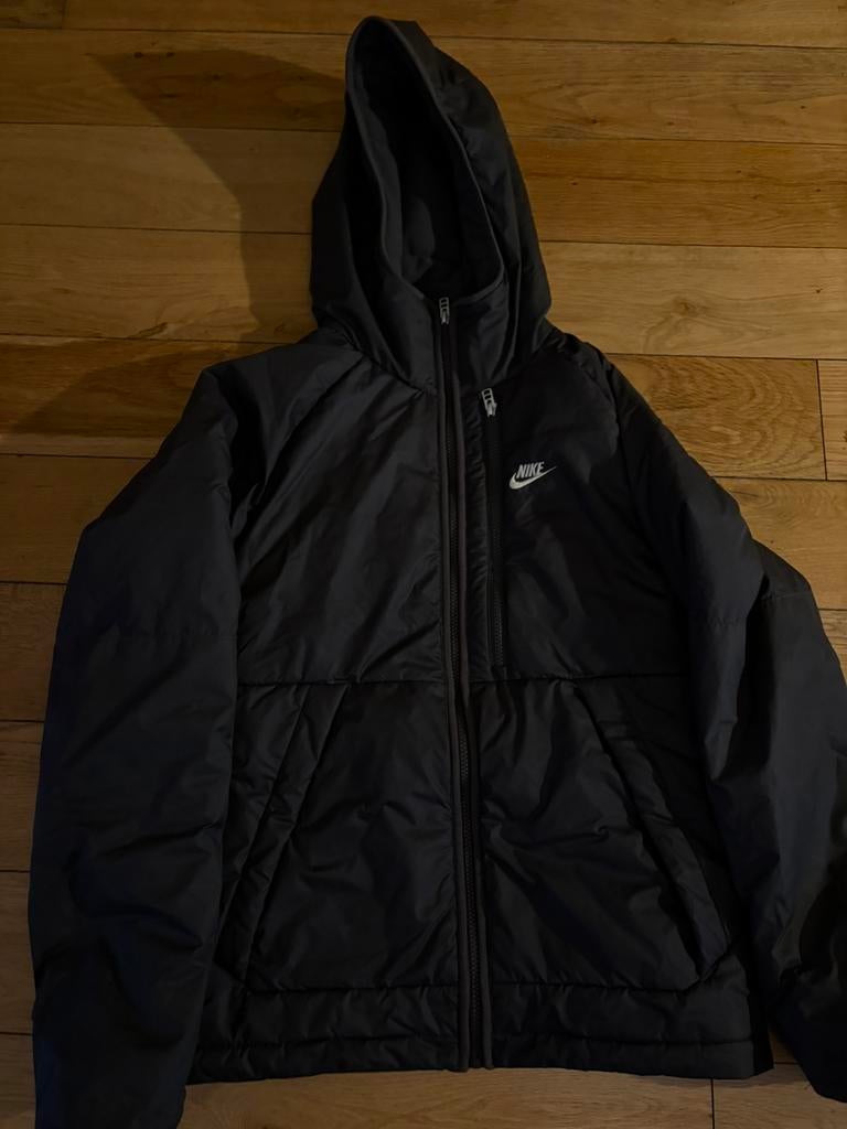 Dikke gevoerde zwarte nike winterjas S, Ophalen of Verzenden, Zo goed als nieuw, Zwart