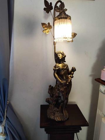 Imitatie Augusto Moreau  Tafellamp 59 Cm hoog Art Deco  beschikbaar voor biedingen