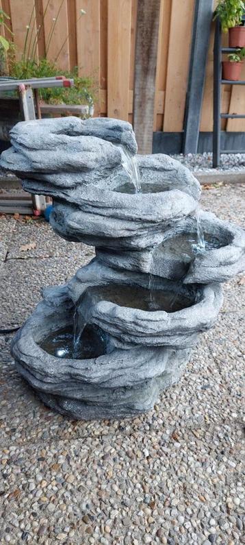 Polystone fontein La Charente beschikbaar voor biedingen