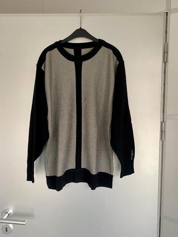 J02 Carlo Colucci: maat 50=M trui zwart/grijs beschikbaar voor biedingen