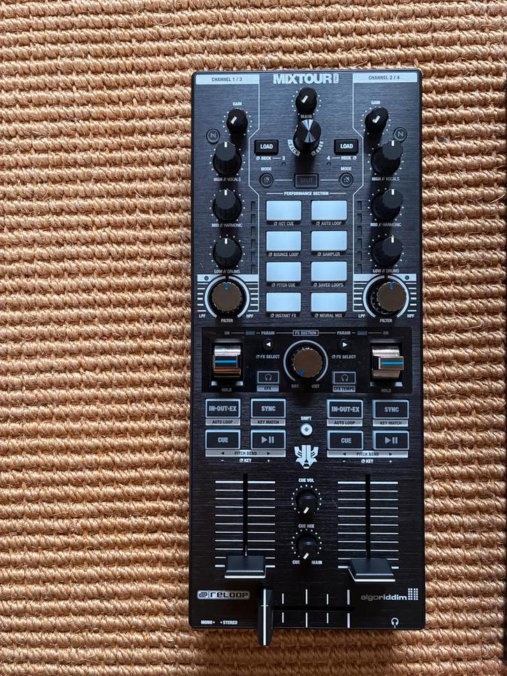 Reloop Mixtour Pro DJ Controller - Compact & Krachtig!, Muziek en Instrumenten, Dj-sets en Draaitafels, Zo goed als nieuw, Dj-set