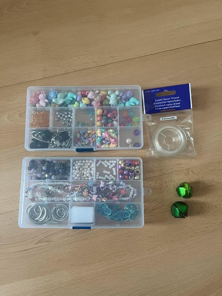 Kralen - Opberdoos - Draad - Belletjes, Hobby en Vrije tijd, Kralen en Sieraden maken, Zo goed als nieuw, Kraal, Ophalen of Verzenden