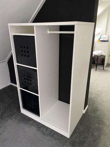 Ikea lage kast wit met zwarte lades beschikbaar voor biedingen