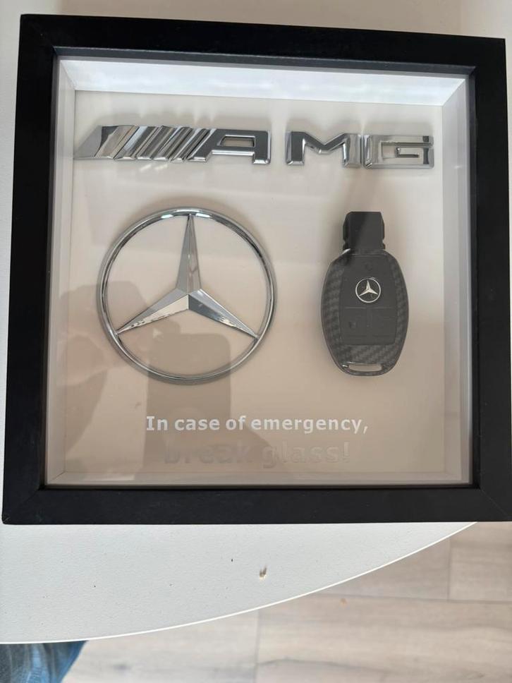Mercedes benz Amg sleutel showcase, Verzamelen, Merken en Reclamevoorwerpen, Zo goed als nieuw, Reclamebord, Verzenden