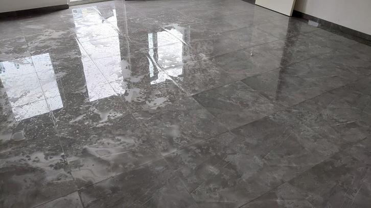 Tegelzetter bedrijf      Raymuur Klusbedrijf, Diensten en Vakmensen, Stukadoors en Tegelzetters, Metselen, Mozaïek, Tegelzetten