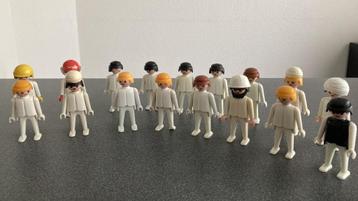 Playmobil Poppetjes vintage in wit rood groen geel mixkleur beschikbaar voor biedingen