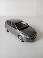 Hyundai i30 met speld, Hobby en Vrije tijd, Modelauto's | 1:43, Ophalen of Verzenden, Nieuw, Auto, Overige merken