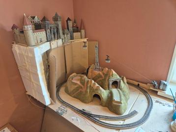 groot h0 treinlandschap incl kabelbaan kasteel berg tunnels beschikbaar voor biedingen