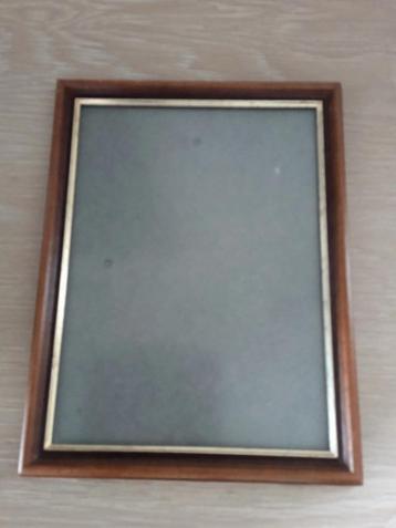 Vintage houten fotolijst beschikbaar voor biedingen