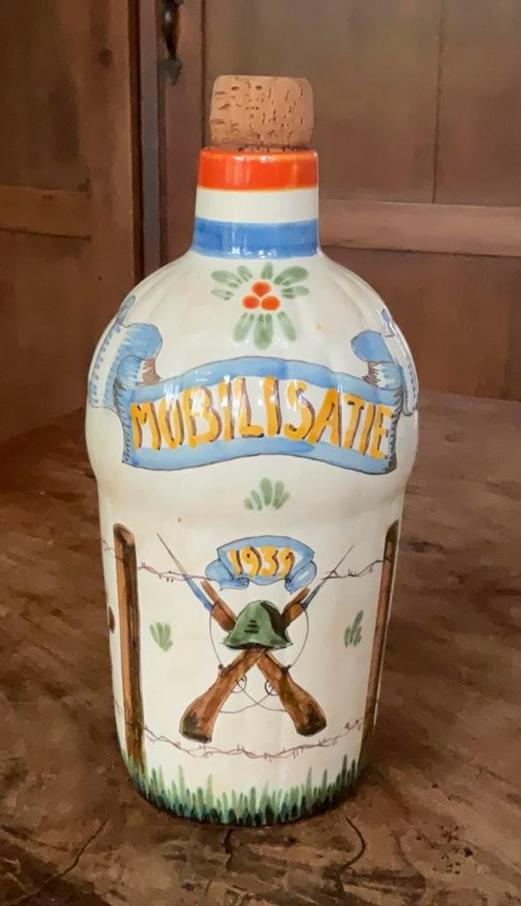 Mobilisatie jeneverkruik 1939 NV Koninklijke Plateelbakkerij, Antiek en Kunst, Antiek | Keramiek en Aardewerk, Ophalen of Verzenden