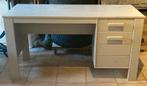 WOOOD Dennis Bureau - Betongrijs - 74x141x59, Ophalen of Verzenden, Gebruikt, Bureau