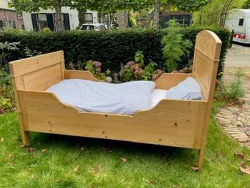Antiek kinderbed beschikbaar voor biedingen