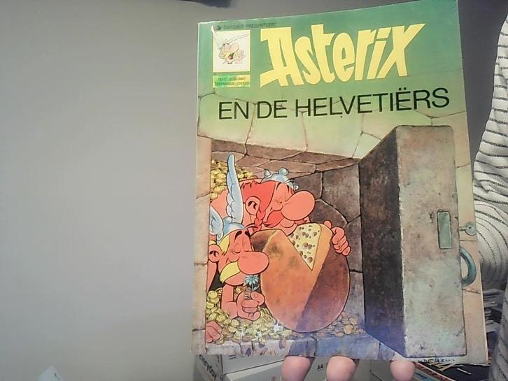 asterix nr 16 asterix en de helvetiers uitgave dargaud 1981, Boeken, Stripboeken, Zo goed als nieuw, Eén stripboek, Ophalen of Verzenden