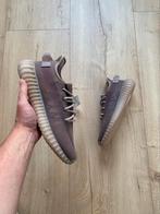 Adidas Yeezy Boost 350 V2 Mono Mist (EU 44), Bruin, Nieuw, Ophalen of Verzenden, Sneakers of Gympen