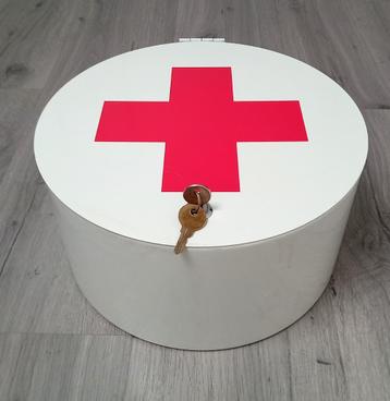 rond medicijnkastje van metaal met rood kruis beschikbaar voor biedingen