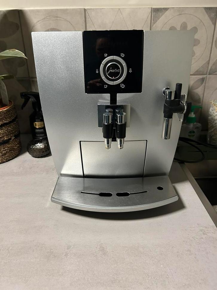 Te koop Jura Impressa J5 incl. Cappuccinatore, Witgoed en Apparatuur, Koffiezetapparaten, Zo goed als nieuw, Gemalen koffie, Koffiemachine
