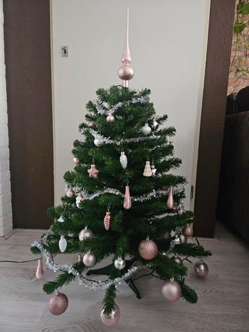 Kerstboom 90 x 60 cm met versieringen en verlichting beschikbaar voor biedingen