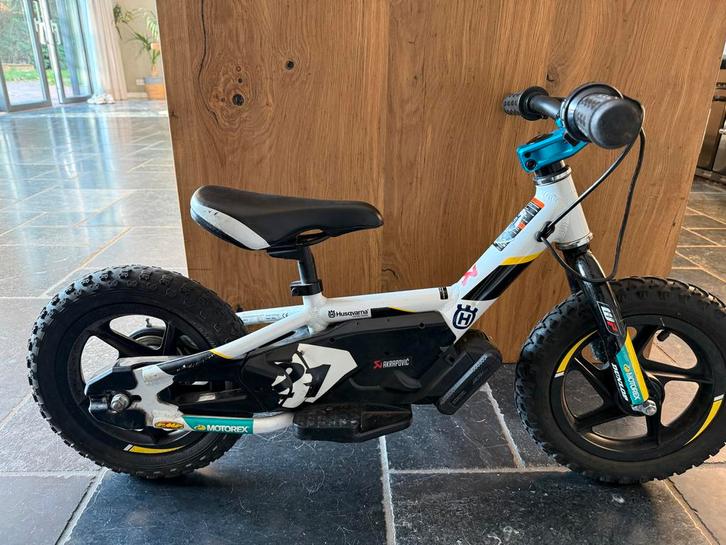 Husqvarna 12 inch Elektrische Loopfiets, Kinderen en Baby's, Speelgoed | Buiten | Voertuigen en Loopfietsen, Gebruikt, Loopfiets