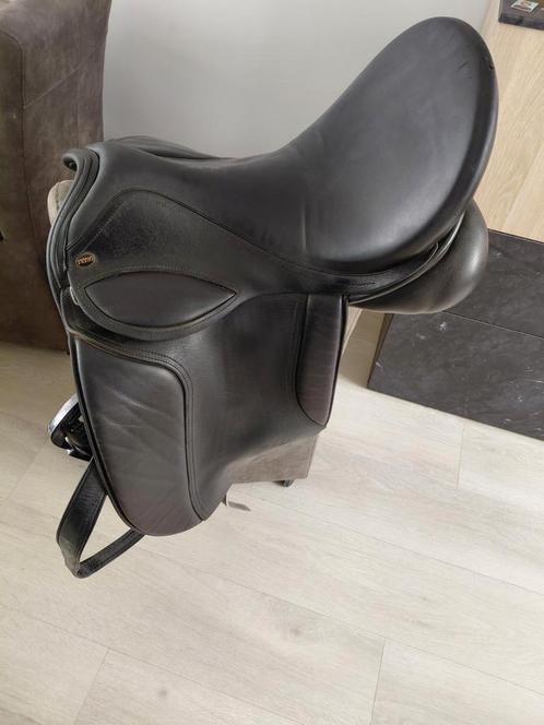 Fryso Lux 17.5 x 6, Dieren en Toebehoren, Paarden en Pony's | Zadels, Zo goed als nieuw, Dressuur, Ophalen