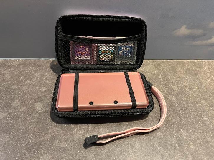 Nintendo 3ds met hoesje, stylus, oplaadstation en 6 games, Spelcomputers en Games, Spelcomputers | Nintendo DS, Zo goed als nieuw