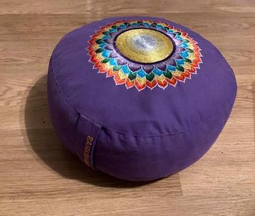 Paars Meditatiekussen 7e chakra geborduurd beschikbaar voor biedingen