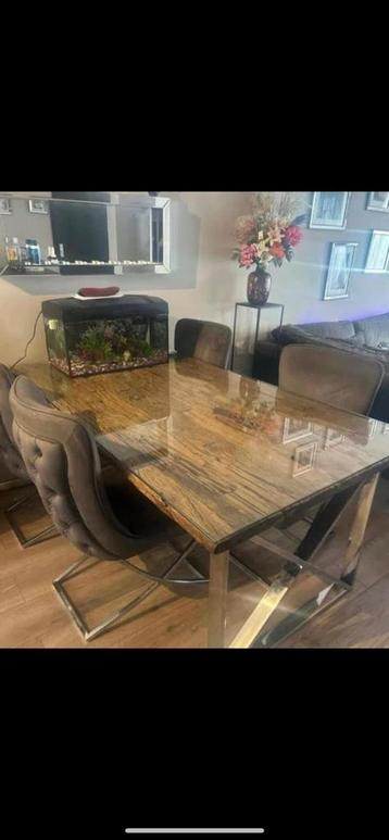Prachtige houten tafel Wel beschikbaar voor biedingen
