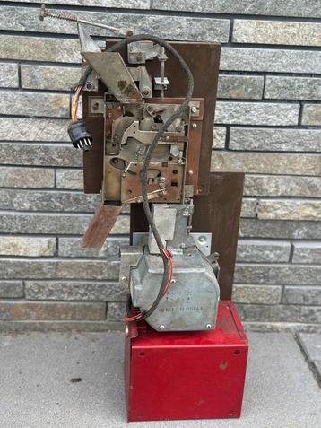 De complete coin unit voor Wurlitzer 1015 jukeboc beschikbaar voor biedingen