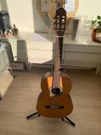 Gitaar met hoes en standaard, Muziek en Instrumenten, Snaarinstrumenten | Gitaren | Akoestisch, Ophalen, Zo goed als nieuw, Klassieke of Spaanse gitaar