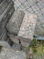 Gratis half grindtegels en baksteenen, Tuin en Terras, Tegels en Klinkers, Ophalen, Gebruikt, 10 m² of meer, Beton