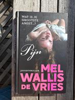 Pijn - Mel Wallis de Vries - Jeugdthriller, Ophalen of Verzenden, Gelezen, Fictie