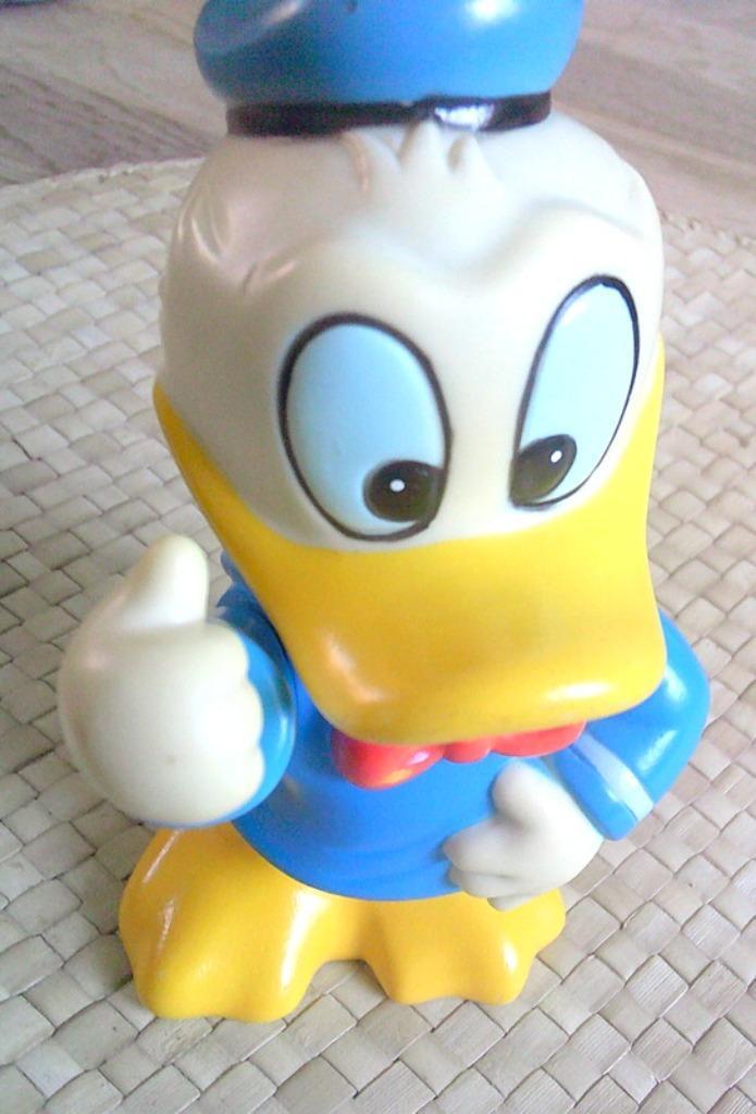 Jaren 70 disney donald duck spaarpot kunststof, Verzamelen, Disney, Gebruikt, Overige typen, Donald Duck, Ophalen of Verzenden