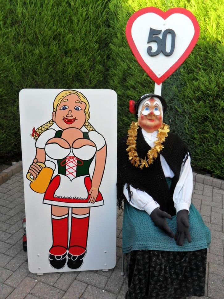Sarah 50 verjaardag, set 3 deel Sarah in Tiroler kleding., Hobby en Vrije tijd, Feestartikelen | Verhuur, Zo goed als nieuw, Abraham of Sarah