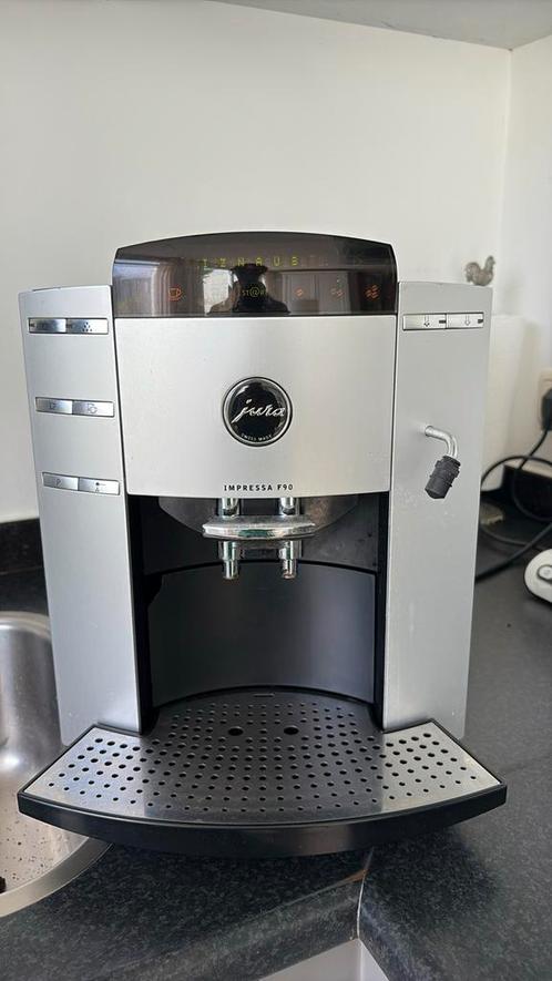 Te koop: Jura Impressa F90 – koffiemachine voor € 80,00, Witgoed en Apparatuur, Koffiezetapparaten, Gebruikt, Koffiemachine, Ophalen of Verzenden