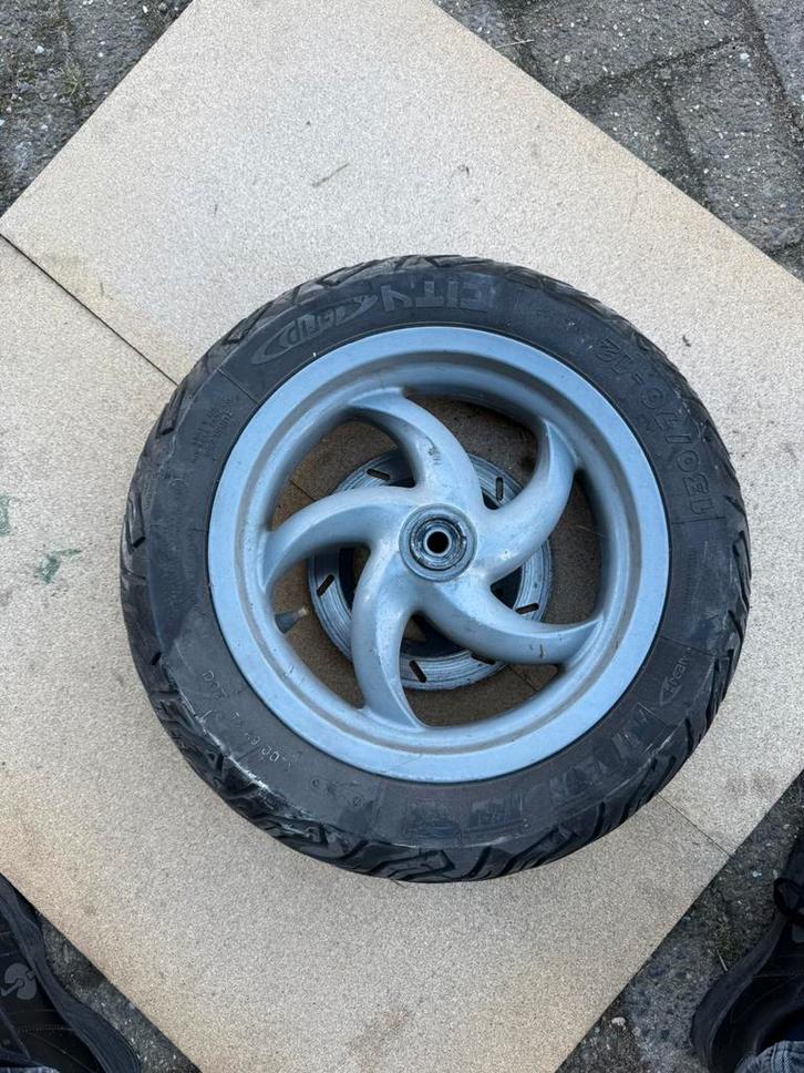 Gilera runner voorwiel met band nette staat, Fietsen en Brommers, Brommers | Tuning en Styling, Zo goed als nieuw, Ophalen of Verzenden