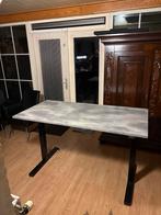 In hoogte verstelbaar bureau met marmerlook blad, Huis en Inrichting, Bureaus, Ophalen, In hoogte verstelbaar, Nieuw, Bureau