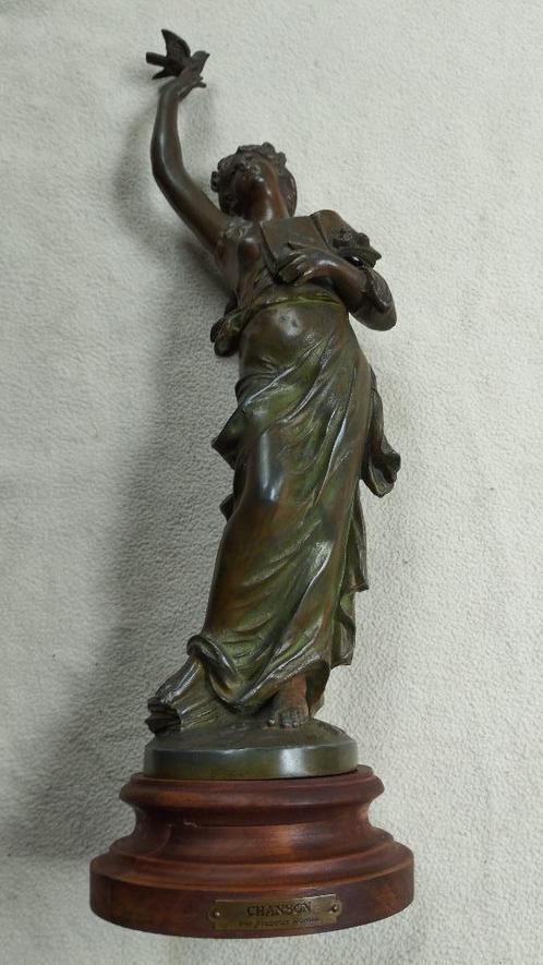 bronzen beeld in Art-Nouveau-stijl - maker: Auguste Moreau, Verzamelen, Beelden en Beeldjes, Zo goed als nieuw, Mens, Ophalen of Verzenden