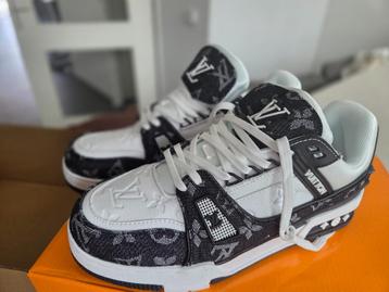 Louis Vuitton sneaker maat 39 beschikbaar voor biedingen