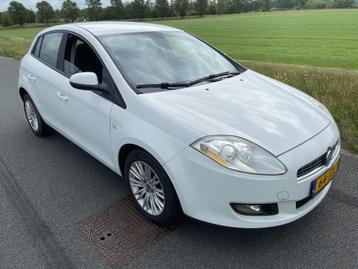 Fiat Bravo 1.6 JTD 88KW 5DR automaat2009 Wit nw apk beschikbaar voor biedingen