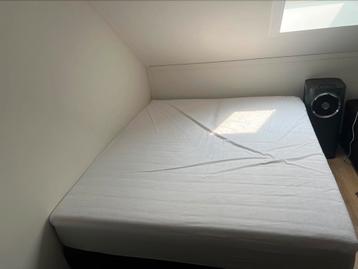 Prachtige boxspring 180x210cm beschikbaar voor biedingen