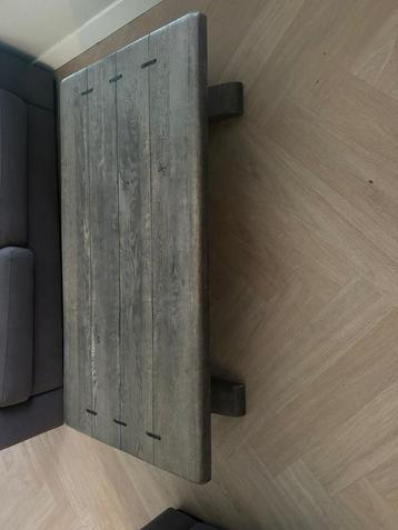 Kloosterpoot eettafel en salontafel met bank en 2 stoelen beschikbaar voor biedingen
