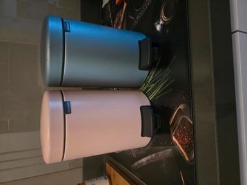Set 2 Brabantia prullenbakjes roze en groen 3liter beschikbaar voor biedingen