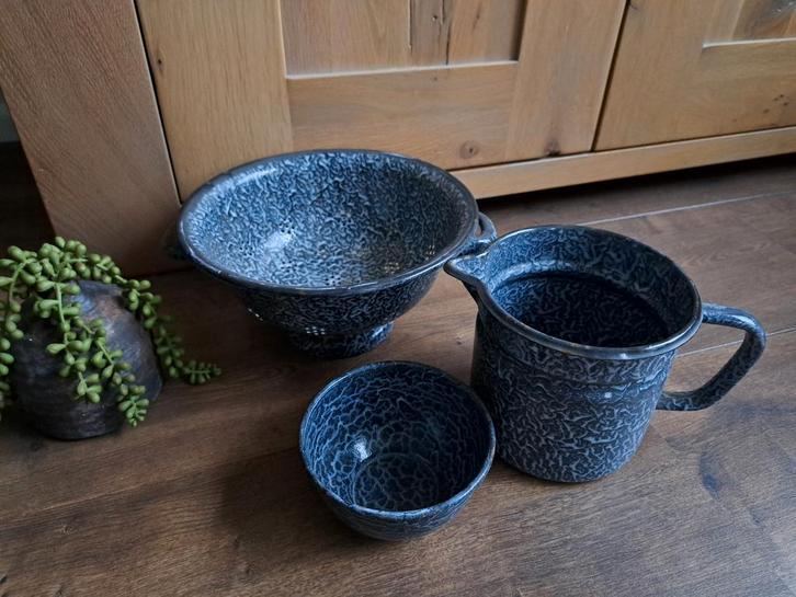 Emaille, donkergrijs gewolkte vergiet kan kom prijs pst, Antiek en Kunst, Antiek | Emaille, Ophalen of Verzenden