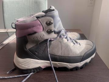 Nieuwe damessneakers, maat 40 – halfhoog, winterklaar beschikbaar voor biedingen
