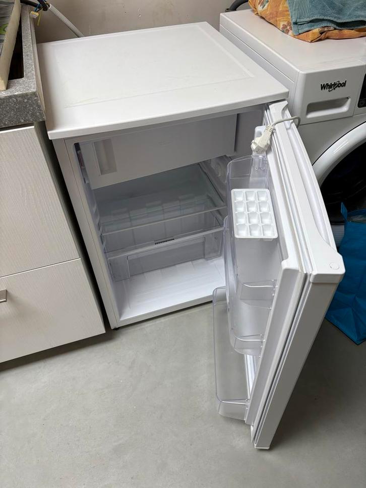 Whirlpool Tafelmodel Koelkast met Vriesvak, Witgoed en Apparatuur, Koelkasten en IJskasten, Gebruikt, Met vriesvak, Minder dan 85 cm