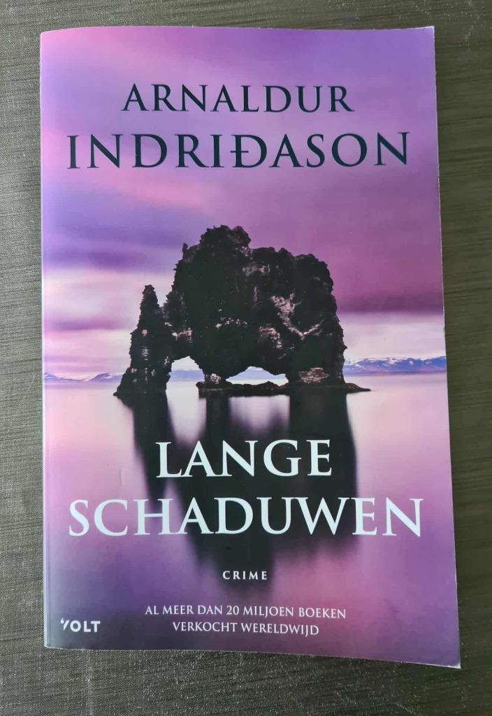 Arnaldur Indridason -Lange Schaduwen - Konrad 6 - IJsland, Boeken, Thrillers, Zo goed als nieuw, Scandinavië, Ophalen of Verzenden