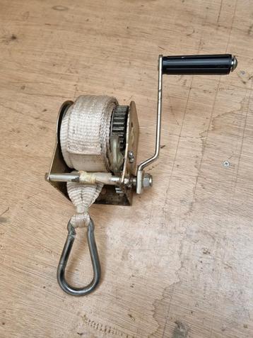 Kleine bootlier beschikbaar voor biedingen